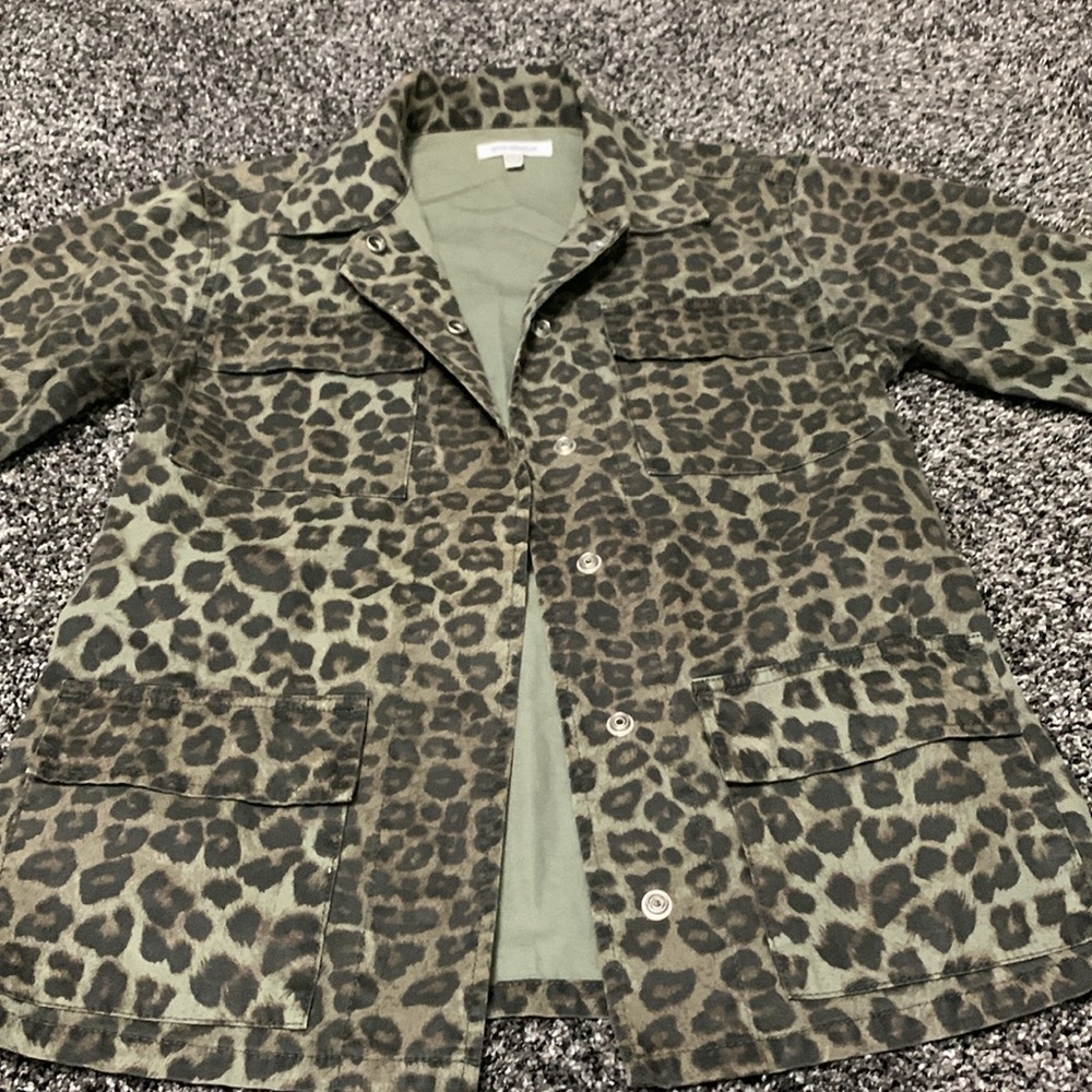 Good American Sage Leopard Denim Jacket - Picture 5 of 11